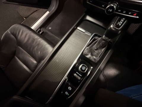 Volvo XC60 2.0 XC60 Momentum D4 AWD Auto 4WD 5dr 23