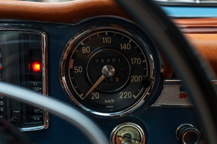 Mercedes-Benz SL Series 280 SL 17