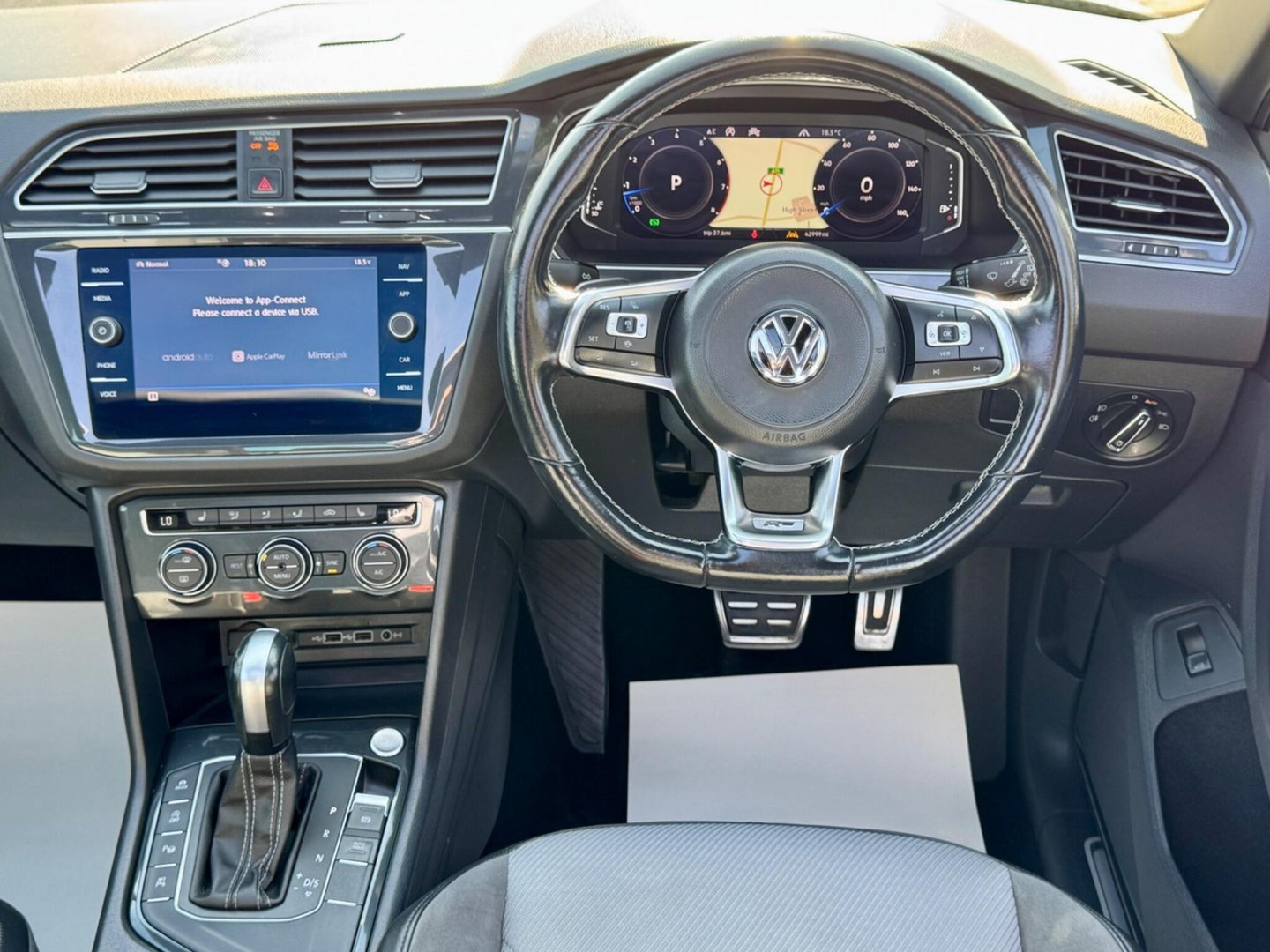 2020 Volkswagen Tiguan — image 2