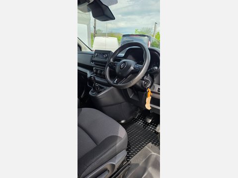 Renault Trafic SL28 BUSINESS 2.0 DCI 130ps EU6 SWB 8