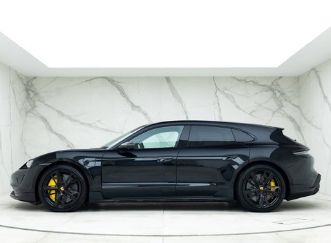 Porsche Taycan Turbo S Cross Turismo 2
