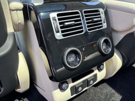 Land Rover Range Rover 3.0 D300 MHEV Westminster SUV 5dr Diesel Auto 4WD Euro 6 (s/s) (300 ps) 9