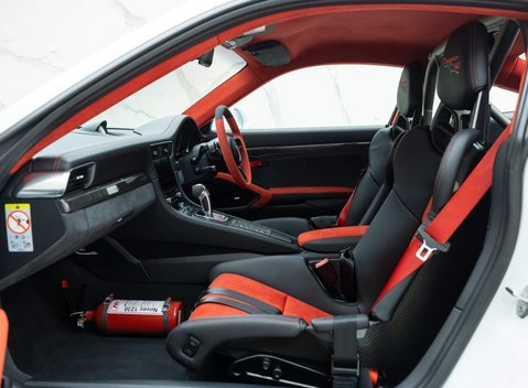 Porsche 911 GT2 RS (991) 12