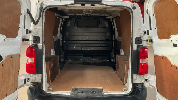 Peugeot Expert MWB L2H1 Low Roof Professional 2700 Air Con Tow Bar EURO 6 NO VAT 5