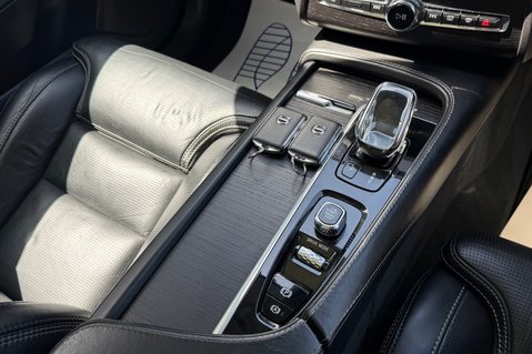 Volvo XC90 B5 INSCRIPTION PRO AWD -B&W -XENIUM PK -PAN ROOF -22S -SURROUND CAMERAS 53