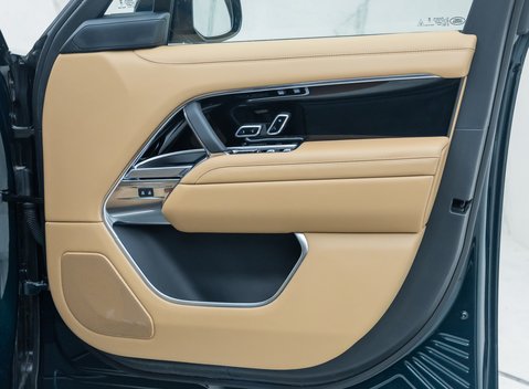 Land Rover Range Rover P440e AUTOBIOGRAPHY LWB 30