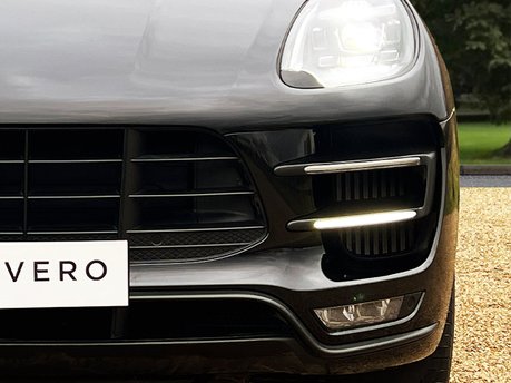 Porsche Macan TURBO PDK 18