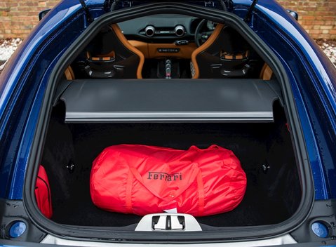 Ferrari 812 Superfast 31