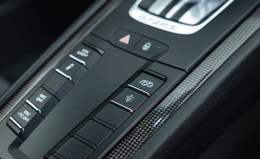 Porsche 911 GT2 RS Weissach (991) 31