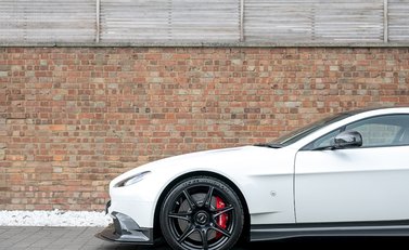 Aston Martin Vantage GT8 26