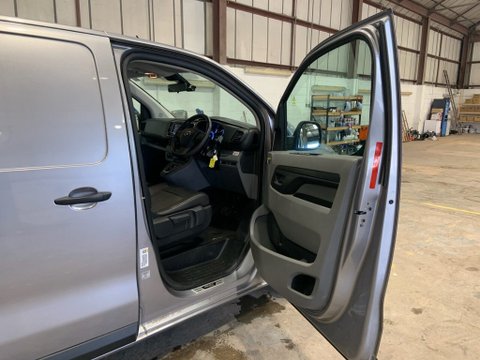 Toyota Proace L2 ICON CRC 8