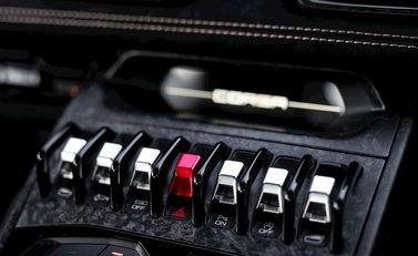 Lamborghini Huracan LP640-4 Performante 17