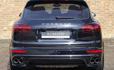 Porsche Cayenne Turbo S 24