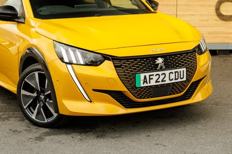 Peugeot 208 GT PREMIUM 12