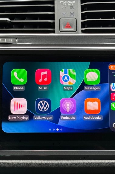 Volkswagen Tiguan R-LINE TSI DSG - ONE OWNER - APPLE CAR PLAY -ADAPTIVE CRUISE 