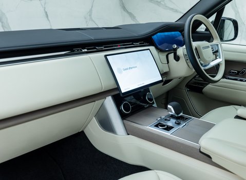 Land Rover Range Rover P530 FIRST EDITION LWB 22