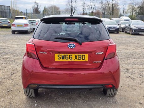 Toyota Yaris 1.5 VVT-h Design Hatchback 5dr Petrol Hybrid E-CVT Euro 6 (101 ps) 12