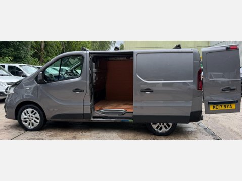 Renault Trafic 1.6 dCi 27 Sport Nav Panel Van 5dr Diesel Manual SWB Standard Roof Euro 6 ( 20