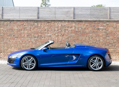 Audi R8 V10 Spyder 2