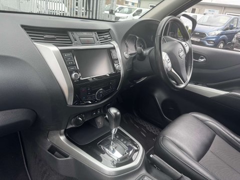 Nissan Navara 2.3 dCi N-Guard Pickup Double Cab 4dr Diesel Auto 4WD Euro 6 (190 ps) 8