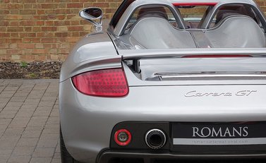 Porsche Carrera GT 18