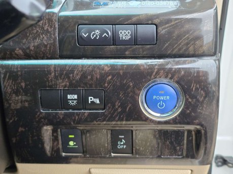 Toyota Alphard Auto+Hybrid+Ulez+7Seats 30