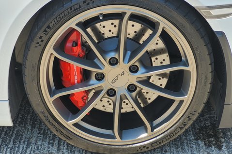 Porsche Cayman GT4 48