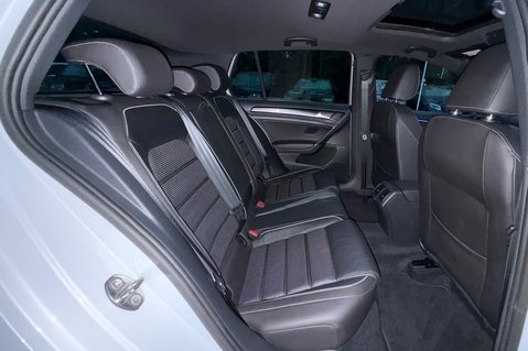 Volkswagen Golf R TSI 4MOTION DSG -LEATHER -CAMERA-PRETORIAS -PAN ROOF -WHITE/SILVER -GHOST 31