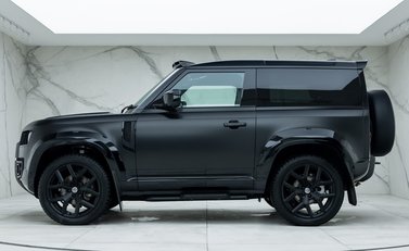 Land Rover Defender 90 D250 X-Dynamic SE URBAN 2