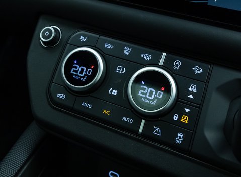 Land Rover Defender 90 V8 P525 URBAN 25