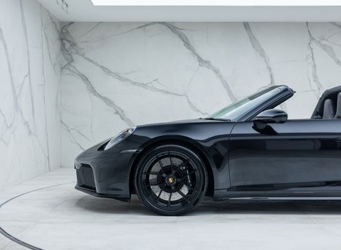 Porsche 911 Targa 4 GTS (992.2) 48