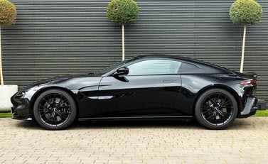 Aston Martin Vantage V8 3