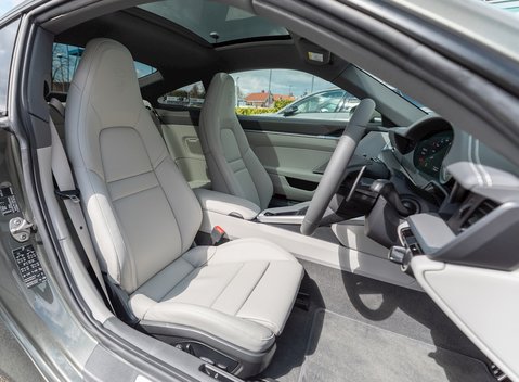 Porsche 911 Carrera (992) 12