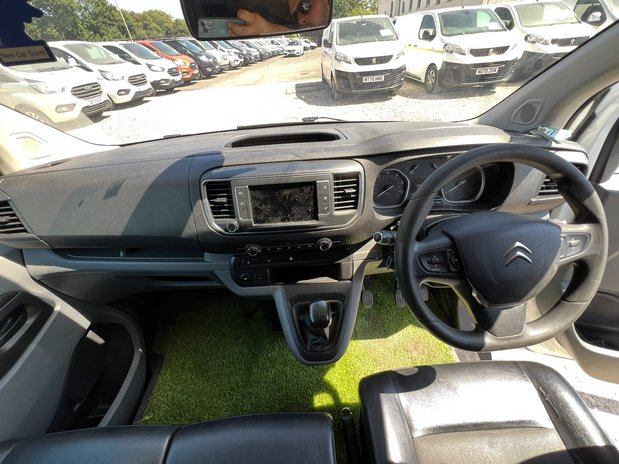 Citroen Dispatch MWB L2H1 Low Roof Enterprise 3100 Air Con Nav Sens 27