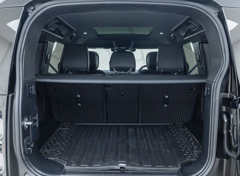 Land Rover Defender 110 D300 X 28