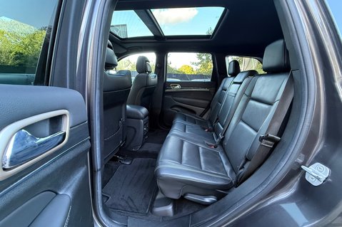 Jeep Grand Cherokee V6 CRD OVERLAND -2 OWNERS -8 SERVICES -PAN ROOF - HUGE SPEC 26