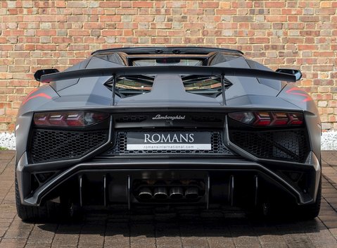 Lamborghini Aventador SV LP750-4 Roadster 5