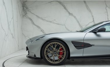 Aston Martin Vanquish V12 44