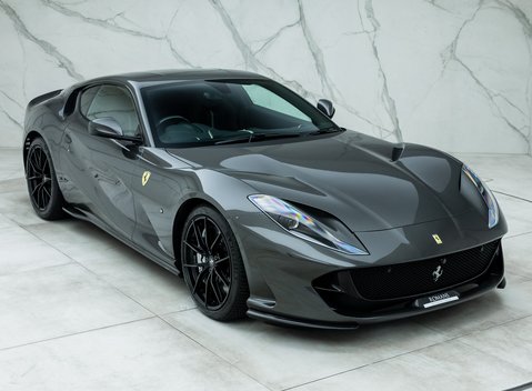 Ferrari 812 Superfast 6