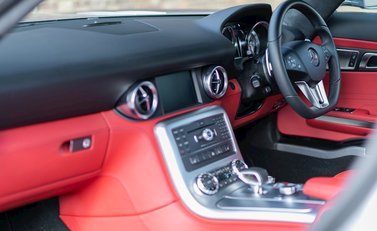 Mercedes-Benz SLS AMG 16