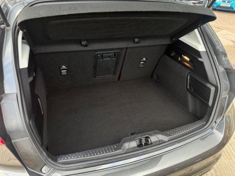 Ford Focus 1.0T EcoBoost Vignale Euro 6 (s/s) 5dr 23