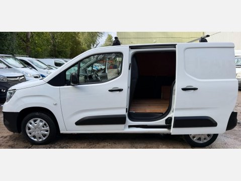 Vauxhall Combo 1.5 Turbo D 2000 Dynamic Panel Van 4dr Diesel Manual L1 H1 Euro 6 (100 ps) 22