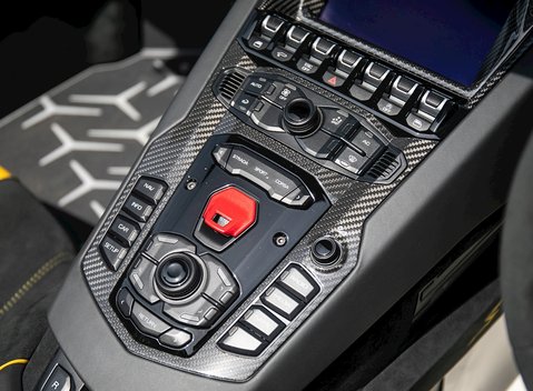 Lamborghini Aventador SV LP750-4 Roadster 18