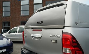 Toyota Hilux INVINCIBLE 4WD D-4D DCB FSH Fresh MOT Recent New Rear Tyres Tow Bar 1 Owner 14