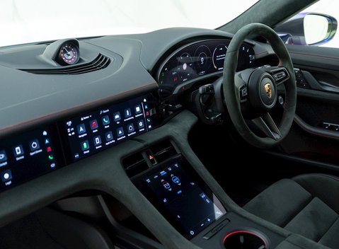 Porsche Taycan GTS Sport Turismo 16