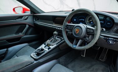 Porsche 911 GT3 (992) 13