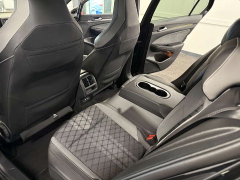 Volkswagen Golf 1.5 Golf R-Line eTSI Semi-Auto 5dr 46