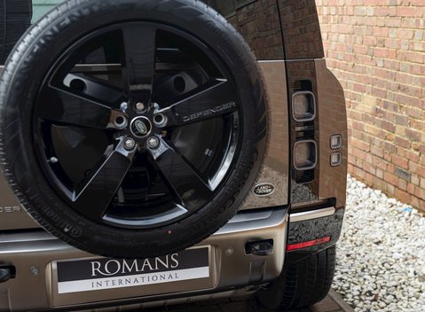Land Rover Defender 110 X P400 27