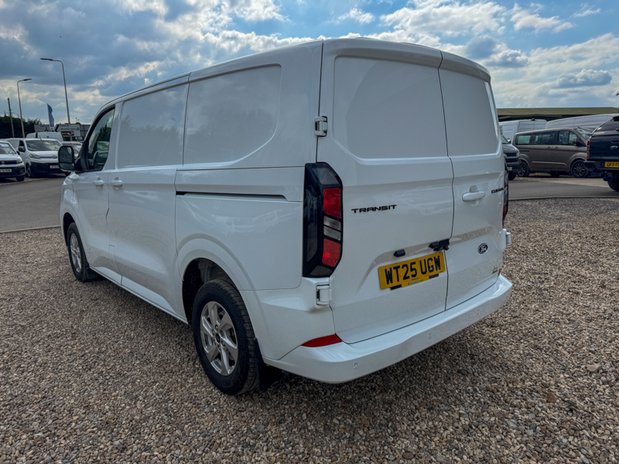 Ford Transit Custom SWB L1H1 Low Roof Limited 320 136bhp Air Con Alloys Camera Sensors EURO 6 9