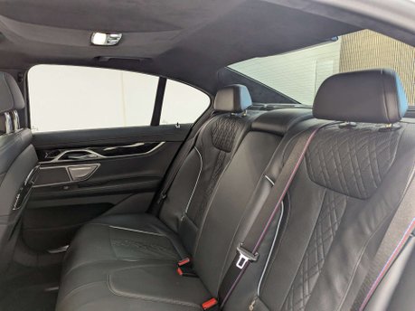 BMW 7 Series 4.4 750i M Sport xDrive Auto 4WD 4dr 41